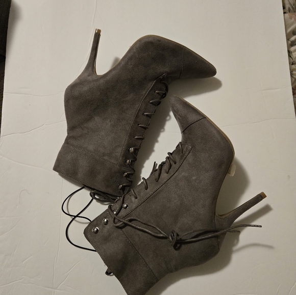 NWT Gray Bootie Heels Size 10 Side Zip - Picture 2 of 2